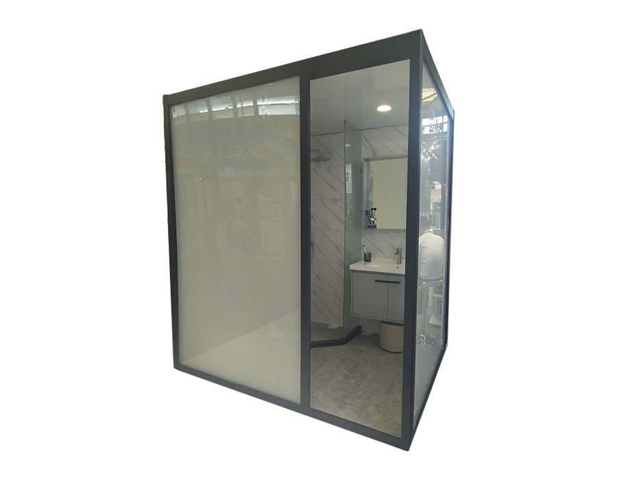 Banheiro com conjunto de vidro para parede externa