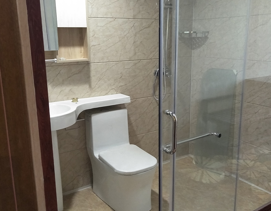 Banheiro com conjunto de vidro para parede externa