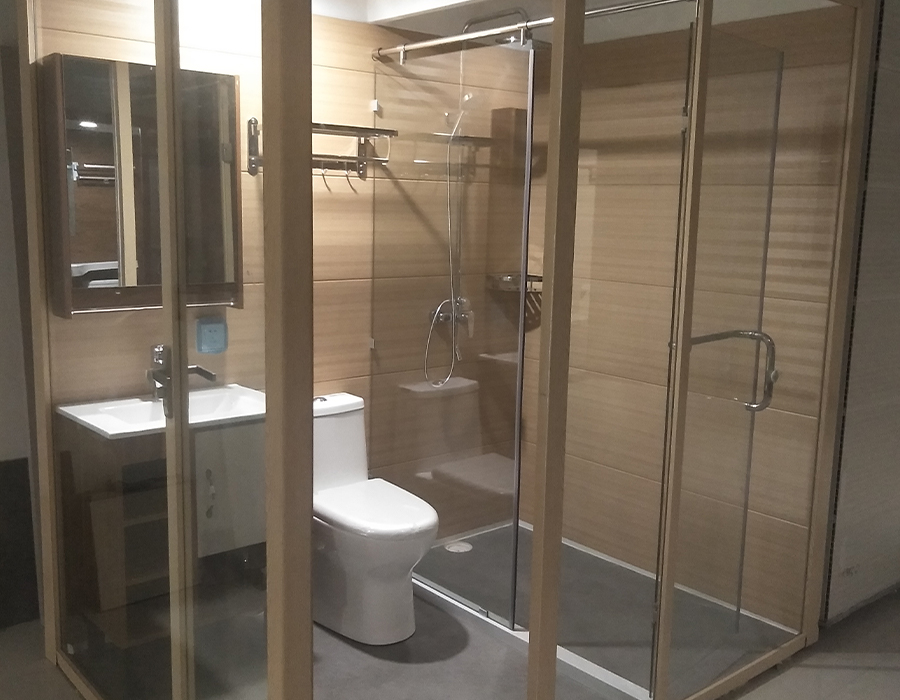 Banheiro com conjunto de vidro para parede externa